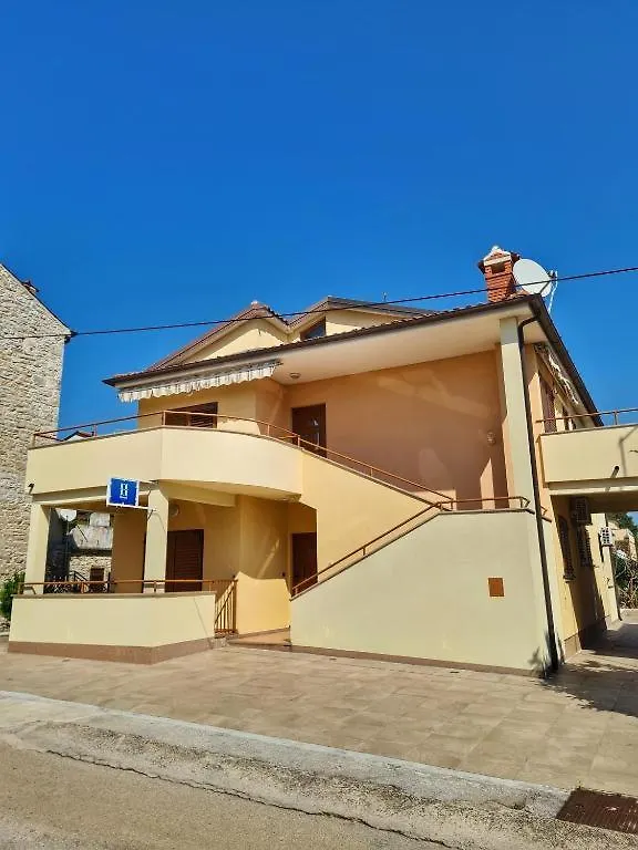 Apartments Manuel Novigrad